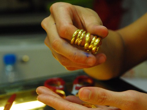 Vàng lậu nguy cơ tái xuất vì nhẫn tròn trơn