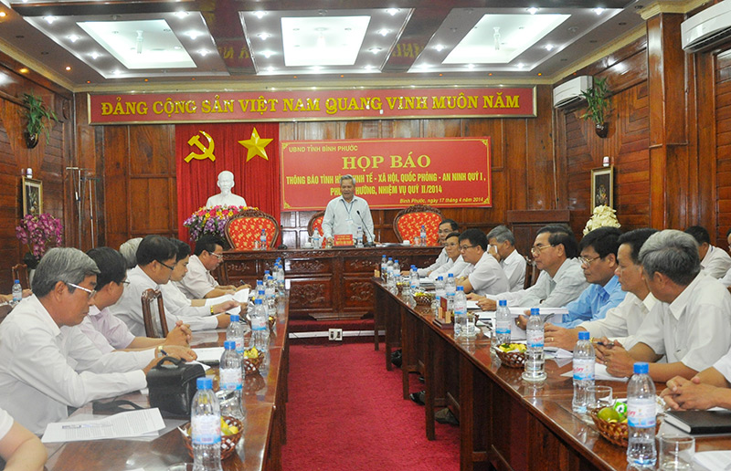 Văn ph&ograve;ng UBND tỉnh họp b&aacute;o về t&igrave;nh h&igrave;nh kinh tế - x&atilde; hội qu&yacute; 1/2014