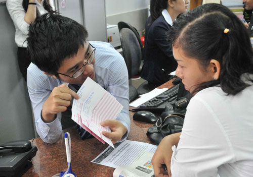 Cân nhắc khi gửi, vay tiền cuối năm