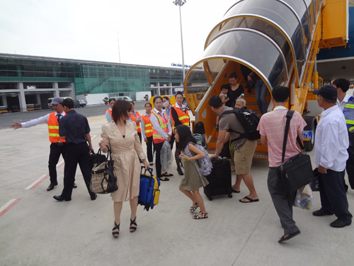 'Choáng' vì giá tàu, máy bay tết