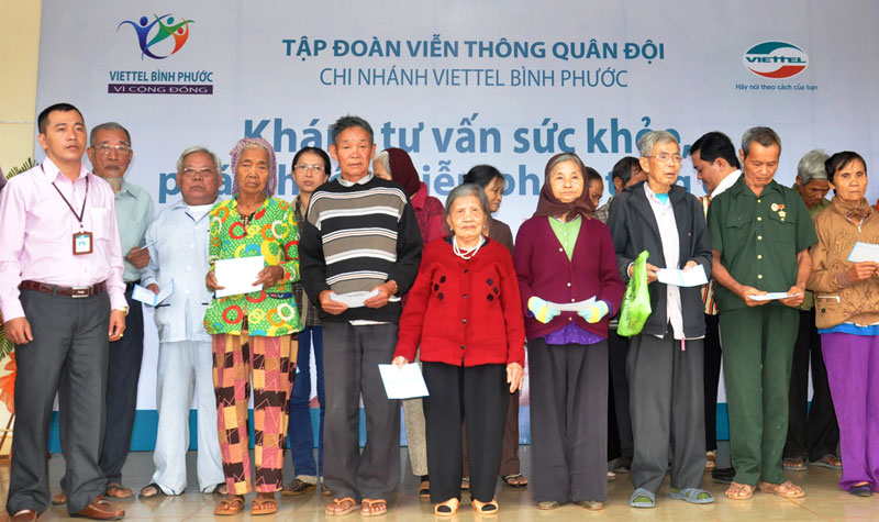 300 đối tượng chính sách, hộ nghèo được khám bệnh, cấp thuốc miễn phí