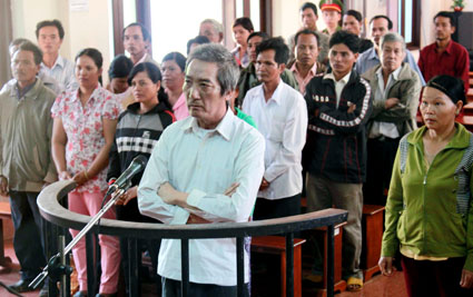 Vị luật sư giả danh v&agrave; c&aacute;c phi vụ lừa đảo