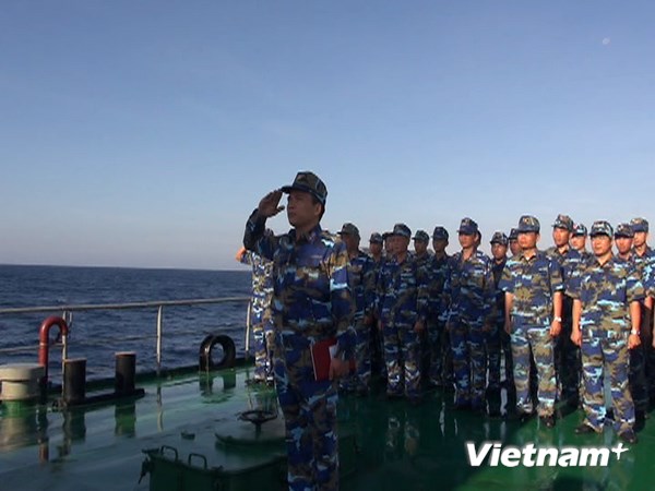 Trực tiếp từ Hoàng Sa: Thiêng liêng nghi lễ chào cờ Tổ Quốc