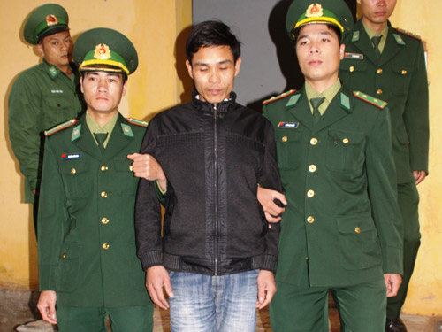 Đưa 'chui' h&agrave;ng chục lao động qua Trung Quốc để &ocirc;ng chủ... tăng lương