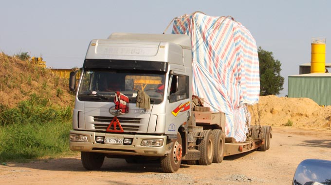 Hành trình vượt trạm của chiếc xe “khủng”