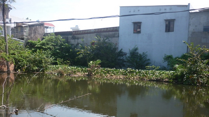 Bé trai 3 tuổi nghi bị giết, vứt xác xuống hồ