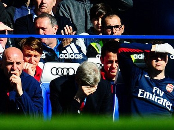 Arsenal thảm bại trước Chelsea trong ngày vinh danh Wenger