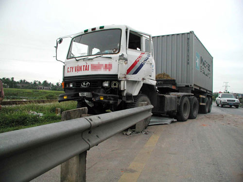 Đ&igrave;nh chỉ h&agrave;ng trăm t&agrave;i xế nghiện ma t&uacute;y