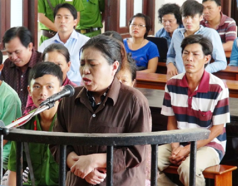 Ho&atilde;n xử, người nh&agrave; bị c&aacute;o &ldquo;quậy&rdquo; tại Tòa án nh&acirc;n d&acirc;n tỉnh