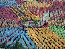 Điệu múa xòe ô cổ truyền Trung Quốc lập kỷ lục thế giới