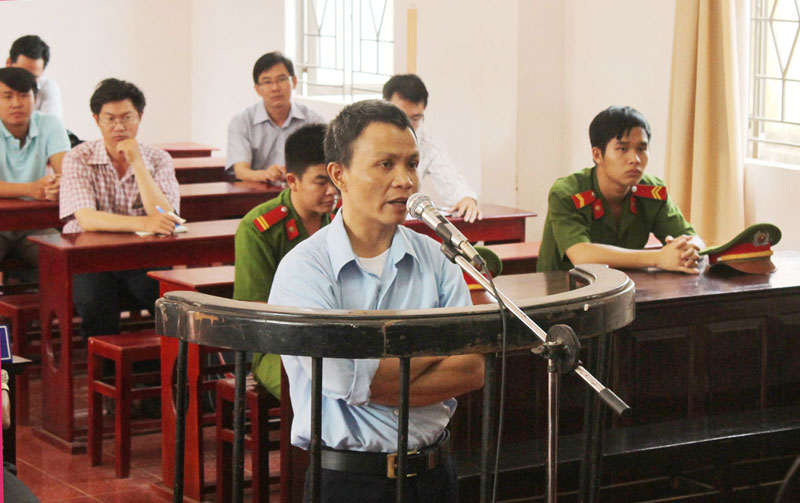 Mai Xu&acirc;n B&igrave;nh, cộng t&aacute;c vi&ecirc;n b&aacute;o Thanh Ni&ecirc;n đ&atilde; cưỡng đoạt tiền của b&agrave; H&agrave; Thị Huệ như thế n&agrave;o?