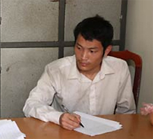 Y sĩ n&eacute;m x&aacute;c người y&ecirc;u xuống hồ phi tang 