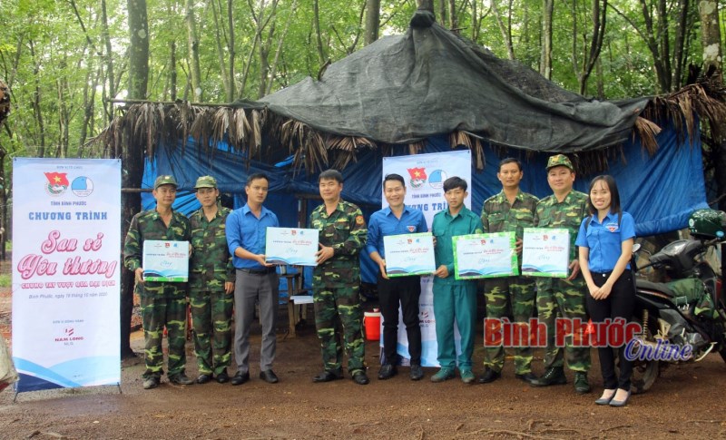 San sẻ khó khăn cùng lực lượng tuyến đầu phòng, chống dịch Covid-19