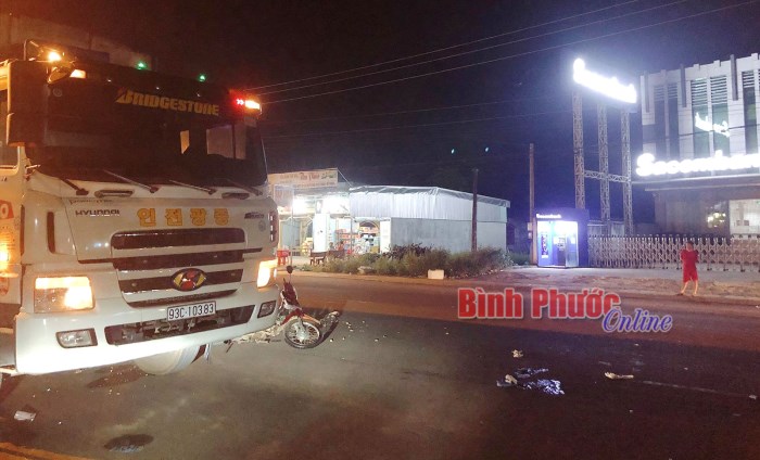 Xe mô tô tông xe tải, một người tử vong