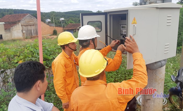 Bù Đăng: Gần 300 hộ dân 2 xã Thọ Sơn và Đường 10 có điện thắp sáng