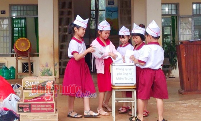 Hơn 110 triệu ủng hộ đồng bào miền Trung bị lũ lụt