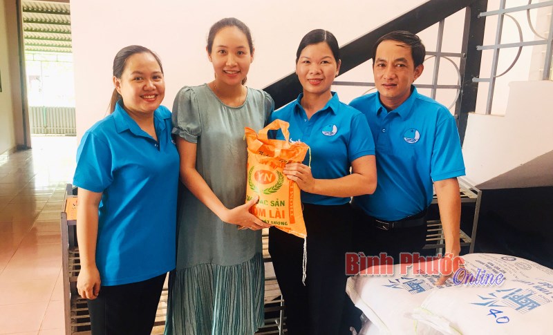 “Bếp yêu thương” gây quỹ ủng hộ đồng bào miền Trung