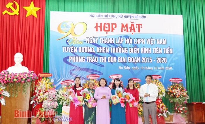 Bù Đốp họp mặt 90 năm ngày thành lập Hội LHPN Việt Nam 20-10