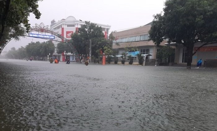 Bão số 8 cách quần đảo Hoàng Sa 450km, mưa xuất hiện trên cả nước