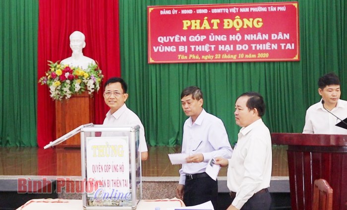 Phường Tân Phú vận động 235 triệu đồng ủng hộ đồng bào miền Trung