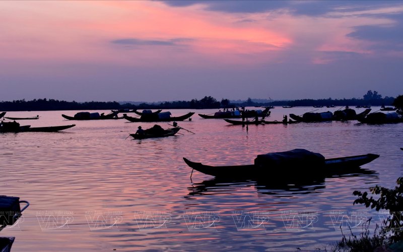 Bình minh trên làng chài Ngư Mỹ Thạnh