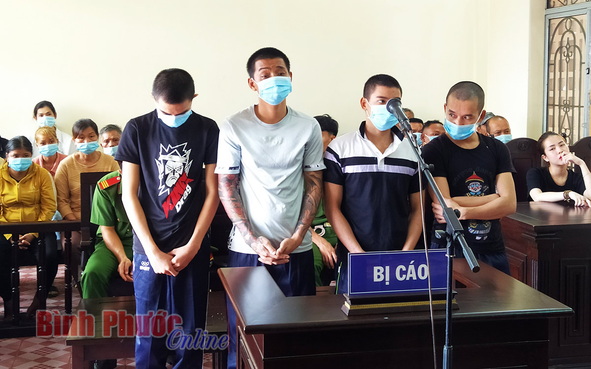 17 năm tù cho 4 đối tượng đưa người xuất - nhập cảnh trái phép