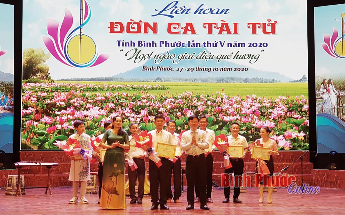 B&ugrave; Đốp nhất to&agrave;n đo&agrave;n Li&ecirc;n hoan Đờn ca t&agrave;i tử tỉnh B&igrave;nh Phước lần thứ V