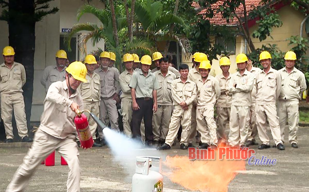 Cán bộ, nhân viên Thủy điện Thác Mơ tập huấn phòng cháy, chữa cháy