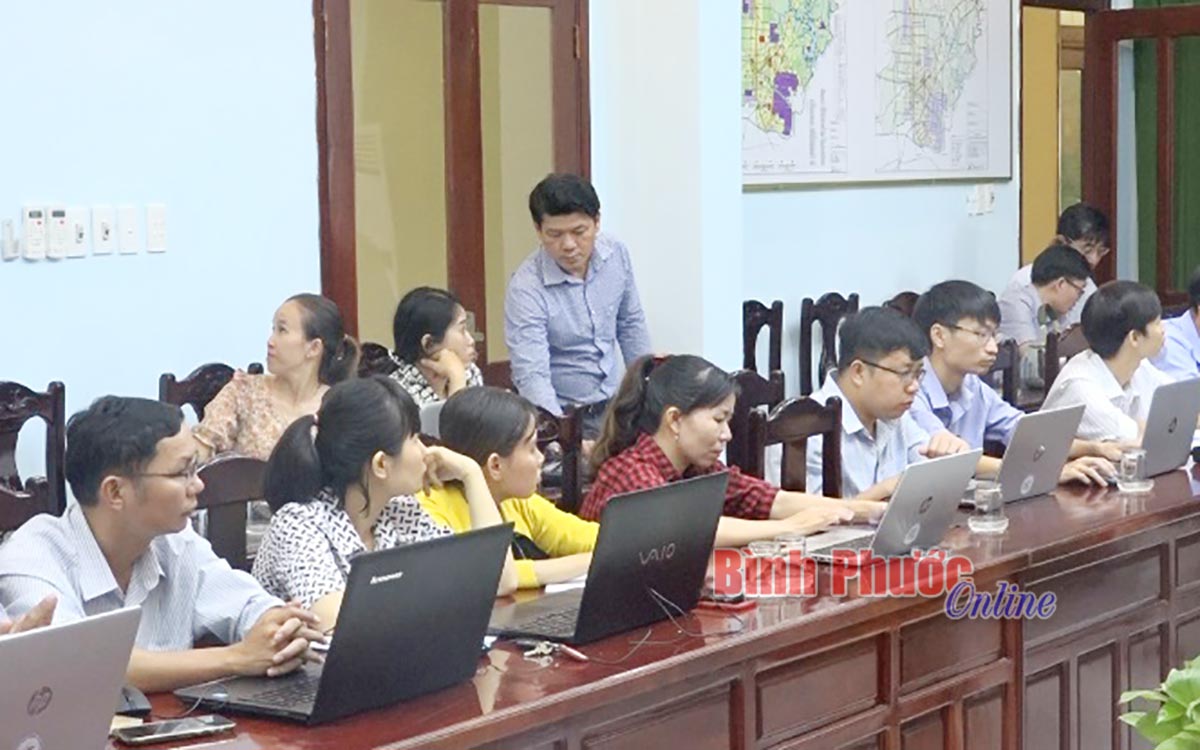 Chơn Thành: Tập huấn chuyển giao các phần mềm, ứng dụng trong hội nghị trực tuyến