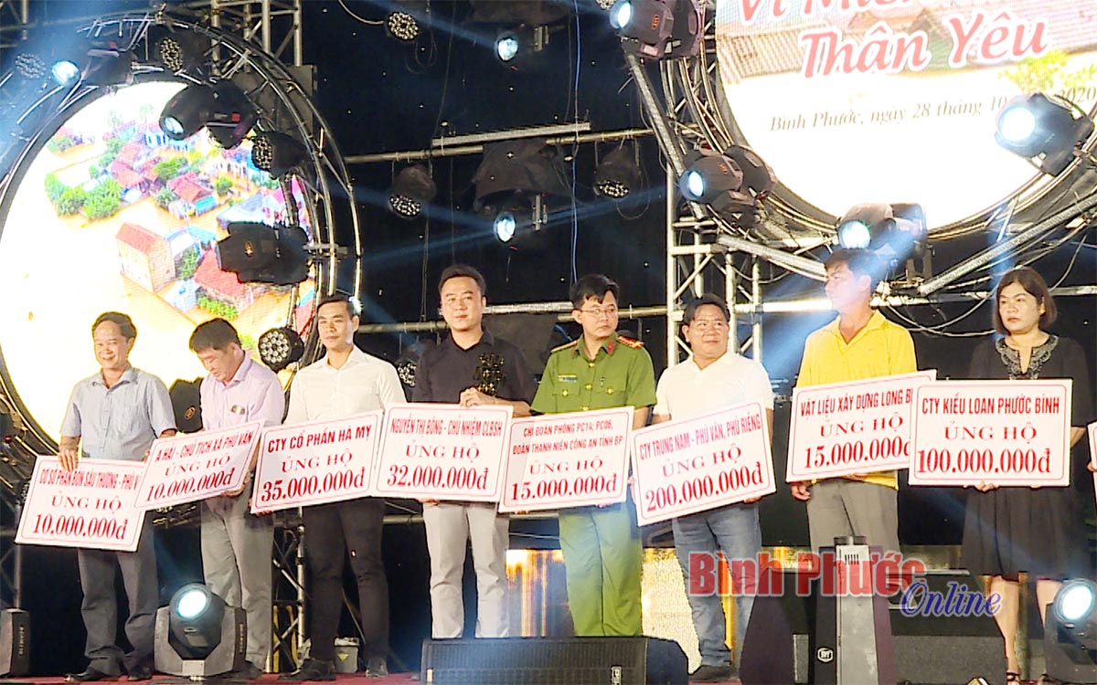 Đêm nhạc thiện nguyện "Vì miền Trung thân yêu"