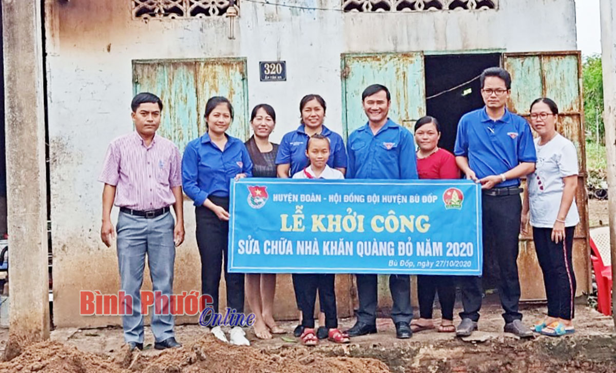 Huyện đoàn Bù Đốp khởi công sửa chữa xây dựng “ngôi nhà khăn quàng đỏ”
