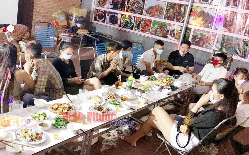 13 người tụ tập ăn nhậu mừng sinh nhật vi phạm phòng, chống dịch