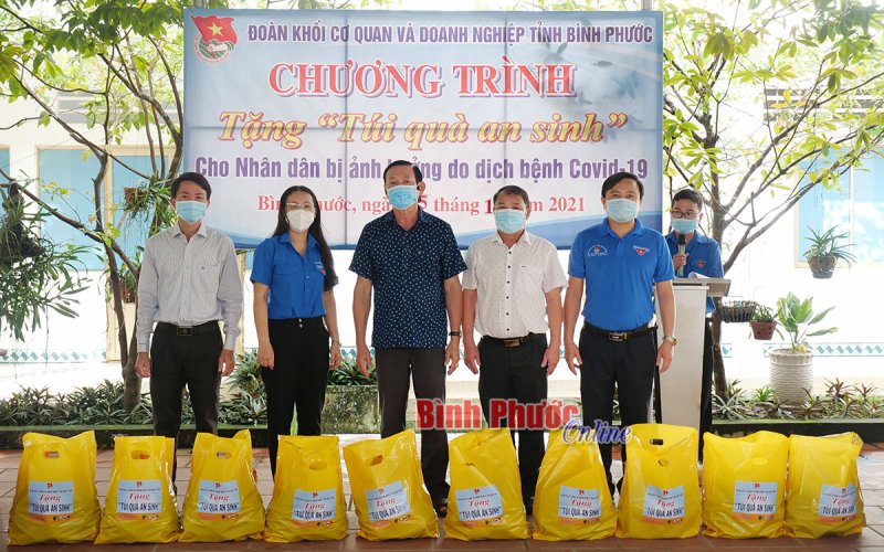 250 túi quà an sinh gửi tặng TP. Hồ Chí Minh 