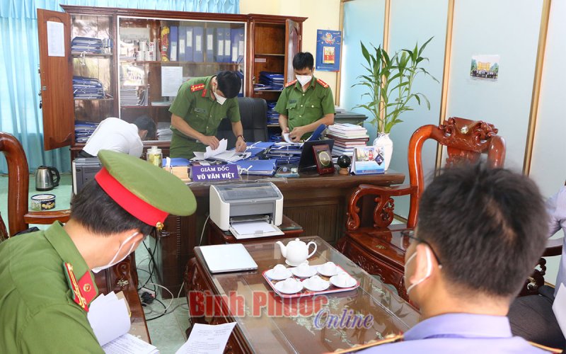 Bắt tạm giam Giám đốc và nguyên Giám đốc Trung tâm Giáo dục thường xuyên tỉnh 