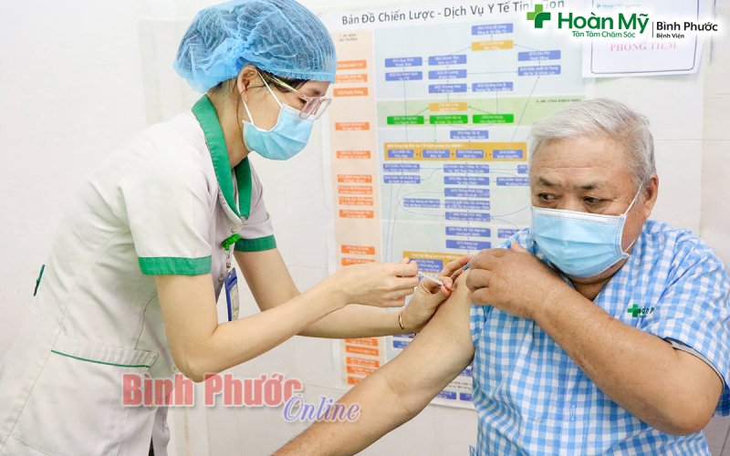 Bệnh viện Hoàn Mỹ Bình Phước tiêm vắc xin phòng Covid-19 cho bệnh nhân chạy thận nhân tạo