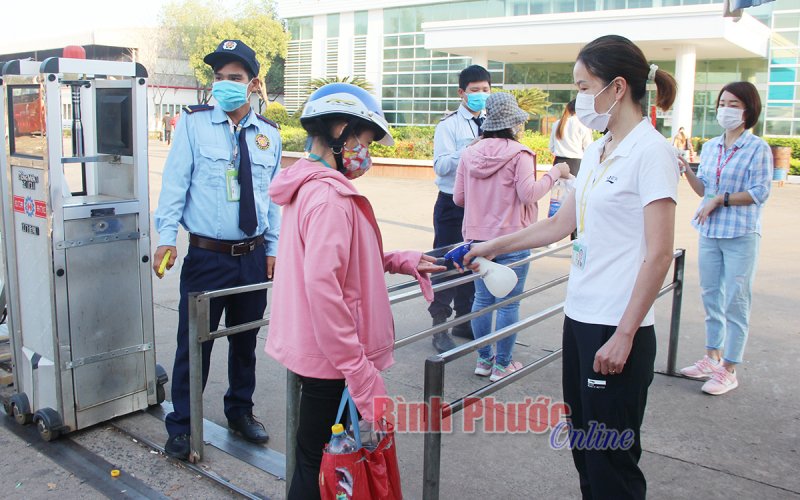 Bình Phước từng bước nối lại sản xuất, kinh doanh trong trạng thái “bình thường mới”