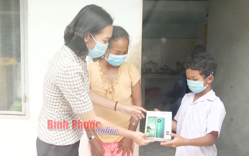 Chơn Thành: Đảm bảo 100% học sinh có thiết bị học trực tuyến