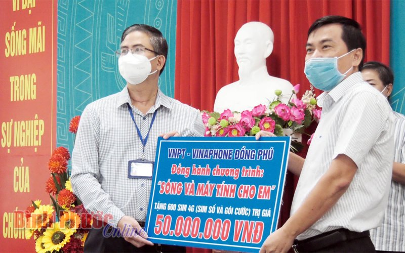 Đồng Phú phát động chương trình “Sóng và máy tính cho em”
