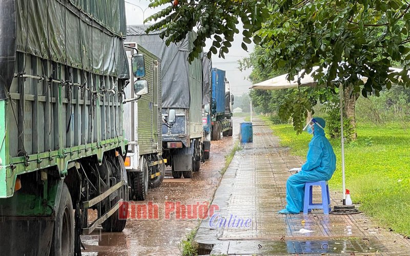 Đồng Xoài phát hiện 2 tài xế chở hàng dương tính SARS-CoV-2