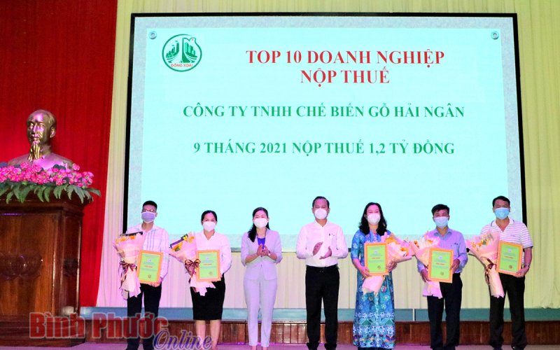 Đồng Xoài vinh danh 28 doanh nghiệp, doanh nhân tiêu biểu