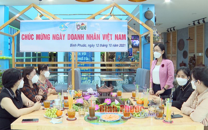 Hội LHPN tỉnh chúc mừng Hội Nữ doanh nhân tỉnh Bình Phước 