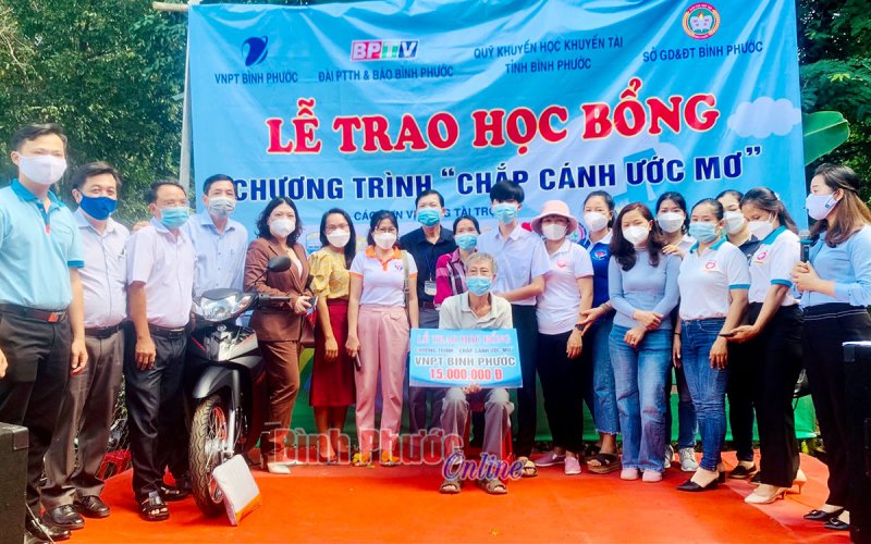 Hơn 370 triệu đồng chắp cánh ước mơ cho tân sinh viên y khoa