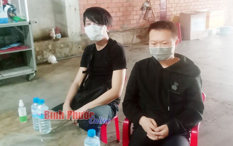 Hớn Quản: Bắt giữ 2 người nước ngoài cố tình “thông” chốt kiểm soát Covid-19