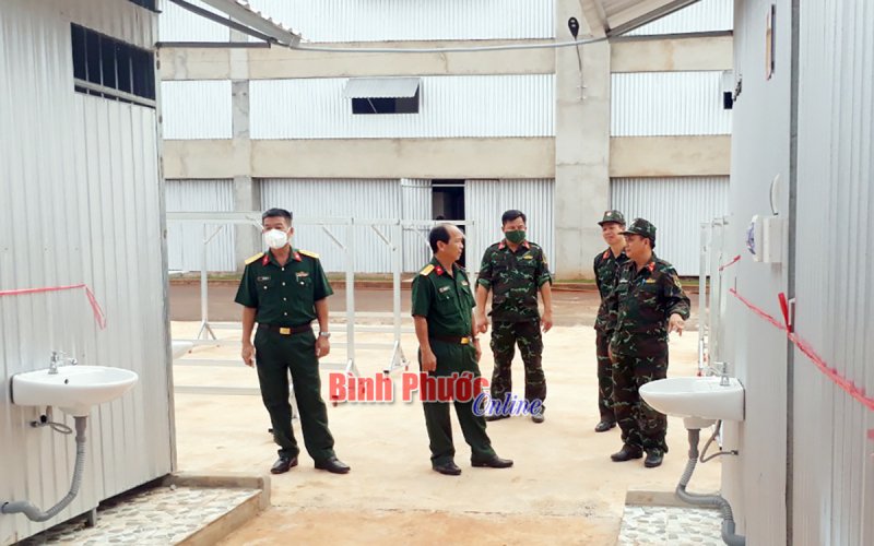 Lãnh đạo Bộ CHQS tỉnh kiểm tra bệnh viện dã chiến