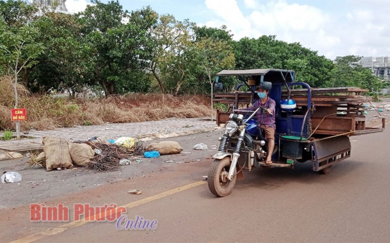 Mất vệ sinh môi trường và mỹ quan đô thị ở Phước Long