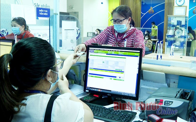 Ngành ngân hàng đồng hành với khách hàng vượt qua đại dịch