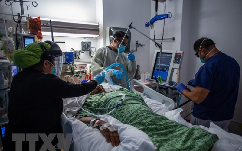 Người mắc COVID-19 nguy cơ tái nhiễm gấp 5 lần nếu không tiêm vaccine