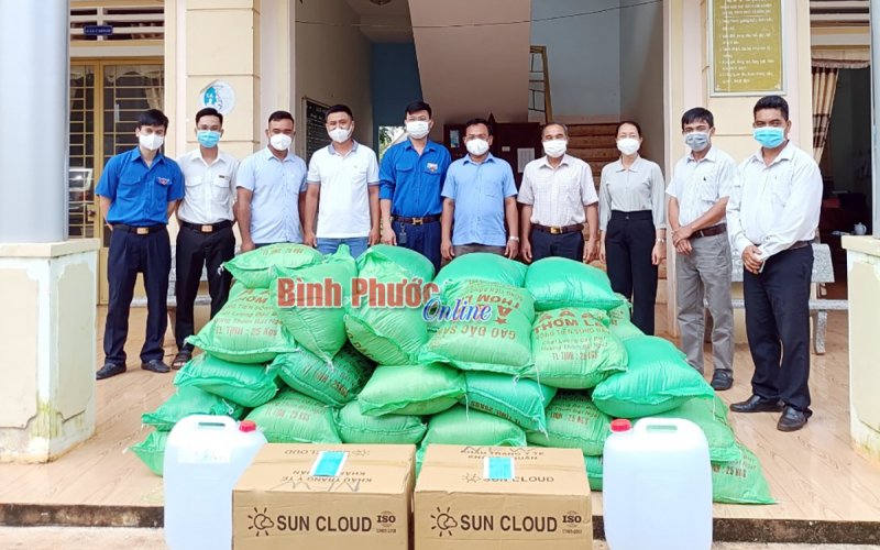 Sẻ chia với đồng bào dân tộc thiểu số