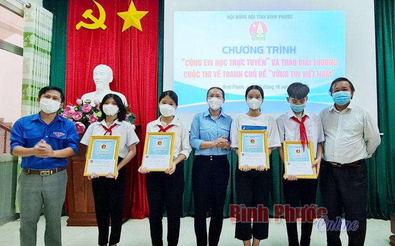 Trao giải cuộc thi vẽ tranh chủ đề “Vững tin Việt Nam”