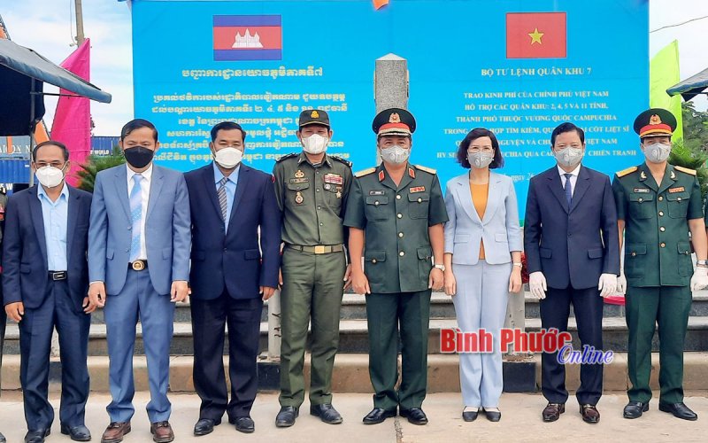 Trao kinh phí của Chính phủ Việt Nam hỗ trợ Vương quốc Campuchia